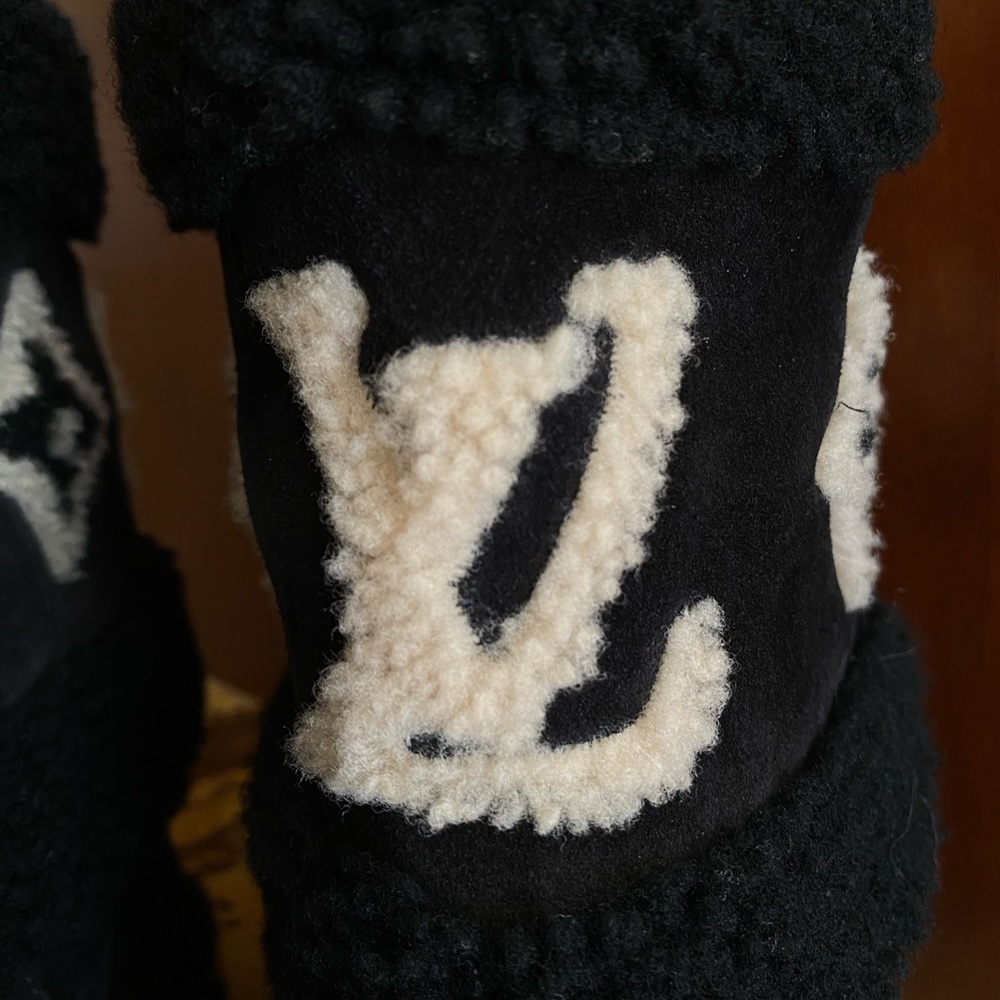 Louis Vuitton Snowdrop Flat Ankle Boot - Picture 12 of 12